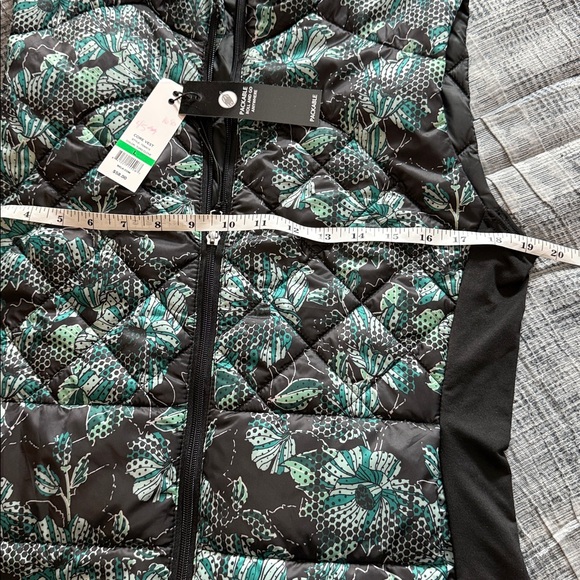 Zelos Quilted Packable Vest with Black Side Panels - Picture 4 of 8